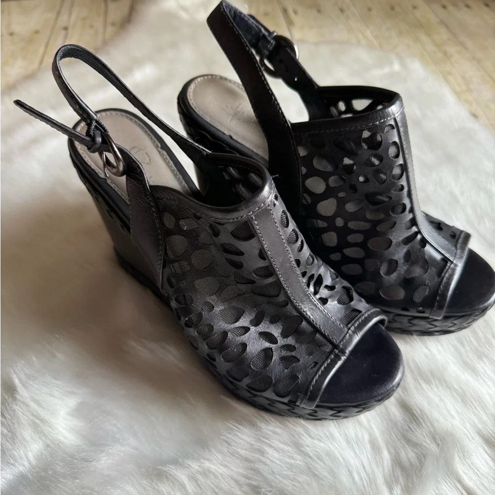 B. Makowsky Chic Black Cutout Animal Print Wedge Sandals NWOB